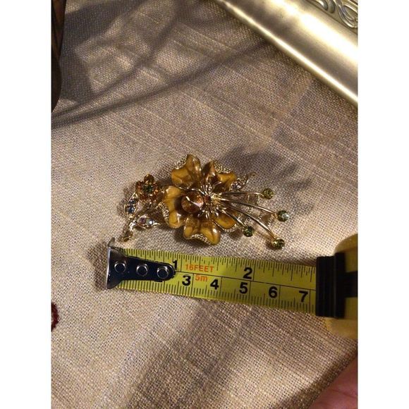 NWT Enameled Flower Brooch Pin Honey Beige & Carmel With Rhinestones BEAUTIFUL! - Picture 2 of 16